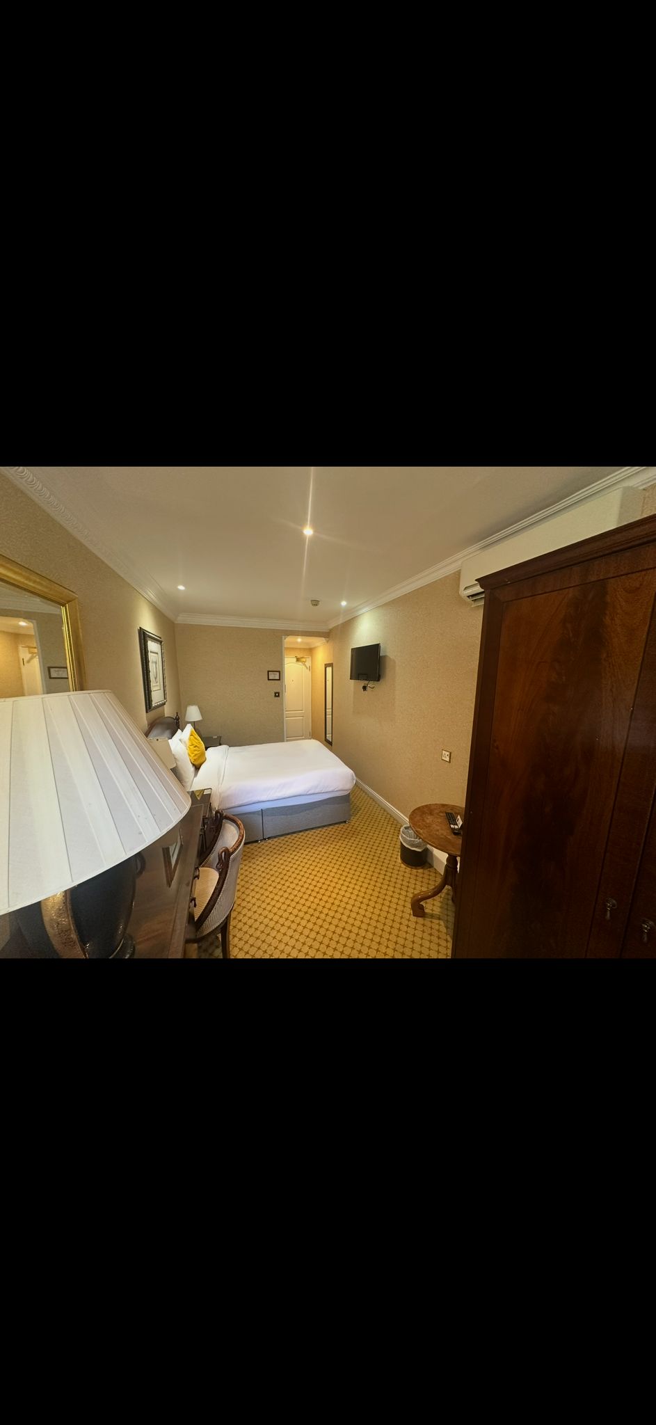 Professional bedroom painting and plastering with decorative coving in London